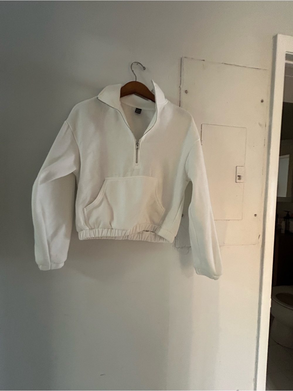 SHEIN White Cropped Half-Zip Sweatshirt